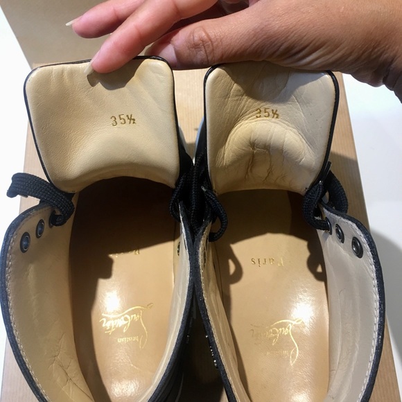 Signature Christian Louboutin Womens Flat Sneaker - Picture 3 of 5